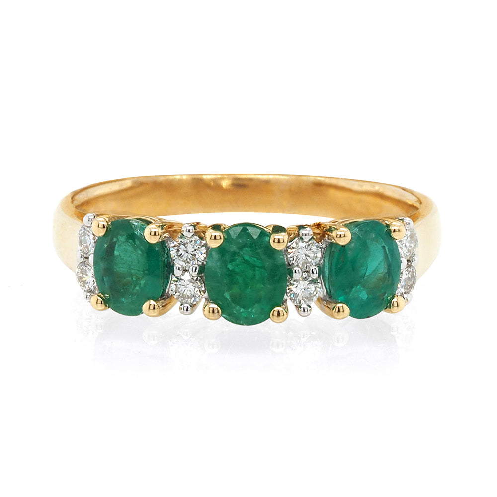 18ct Yellow Gold Oval Natural Emerald & Diamond Ring TDW: 0.