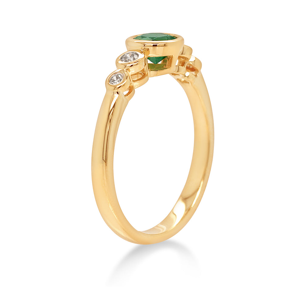 9ct Yellow Gold Natural Emerald & Diamond Ring TDW 0.10CT