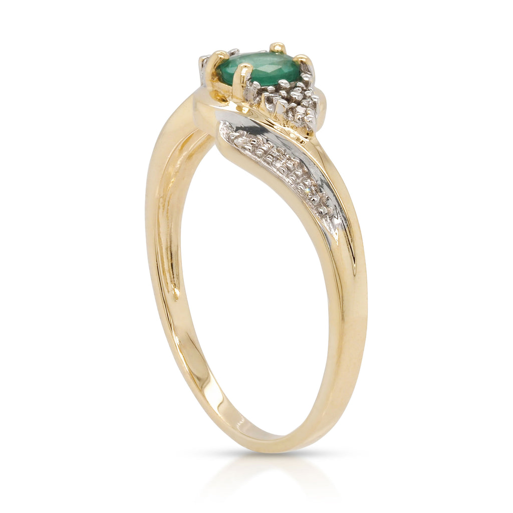 9ct Yellow Gold Oval Emerald & Grain Set Diamond Offset Ring